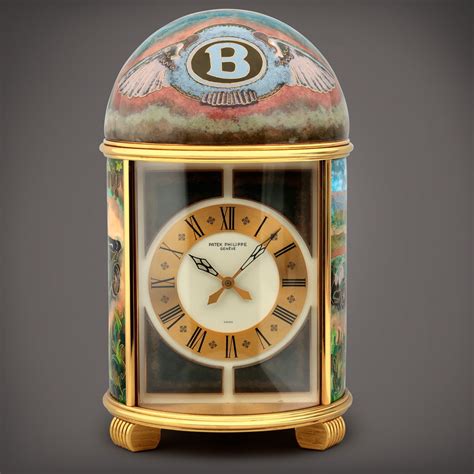 Pendulette Dôme A gilt brass solar powered dome table clock, 